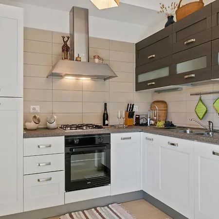 Relaxing With Veranda 펜션