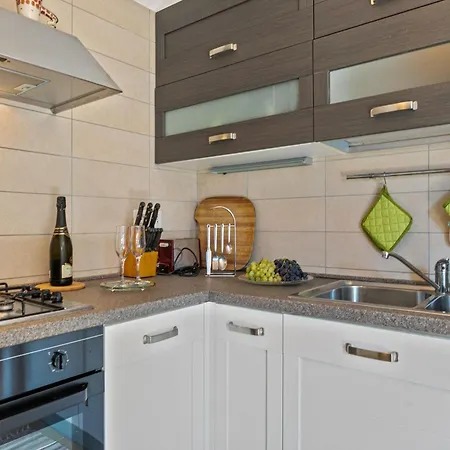 Relaxing With Veranda 펜션 보사